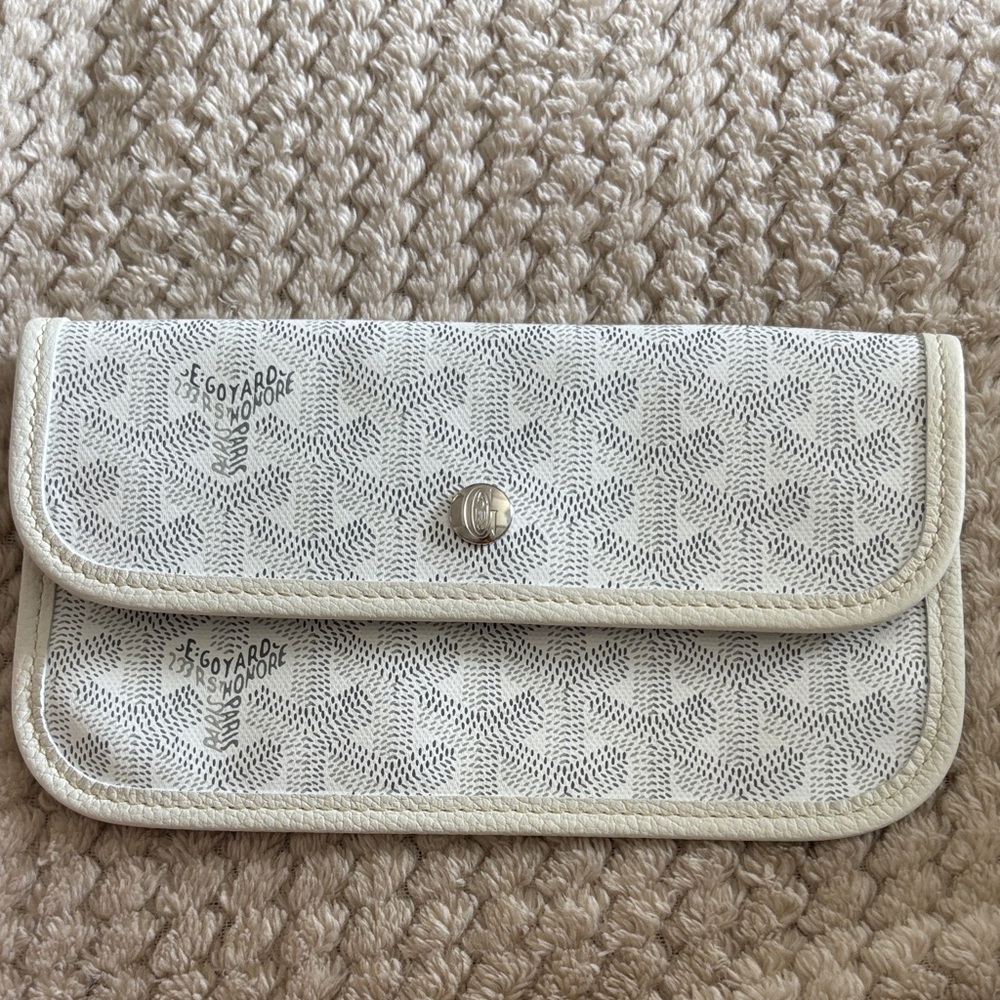 Goyard Elegant White and Gray Wallet